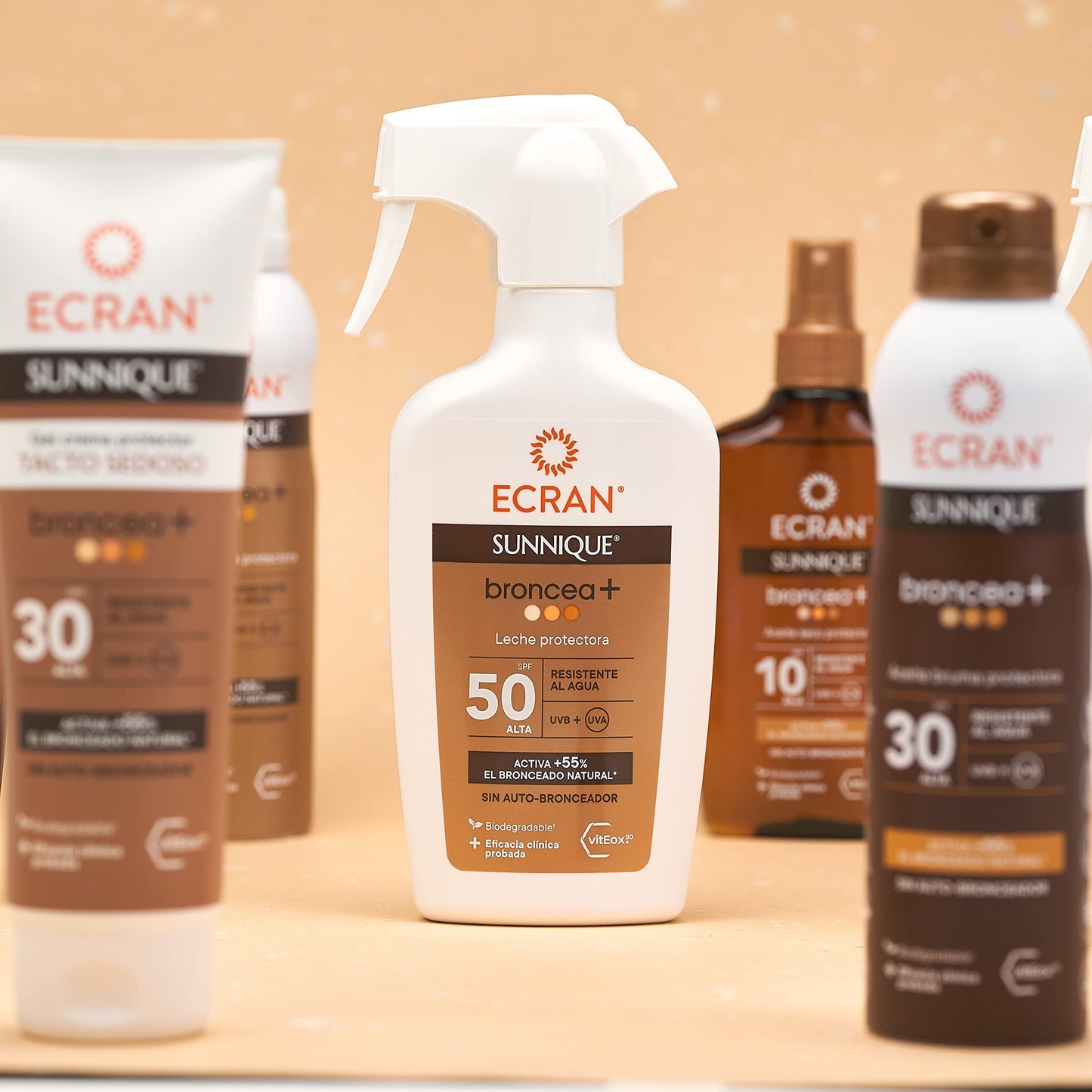 Ecran Sunnique Leche Protectora Solar Broncea+ SPF 50 en Spray Protección Alta UVB + UVA e IR-A Activa el Bronceado Natural, Sin Autobronceador, con Tecnología PureBronze, Resistente al Agua - 270 ml